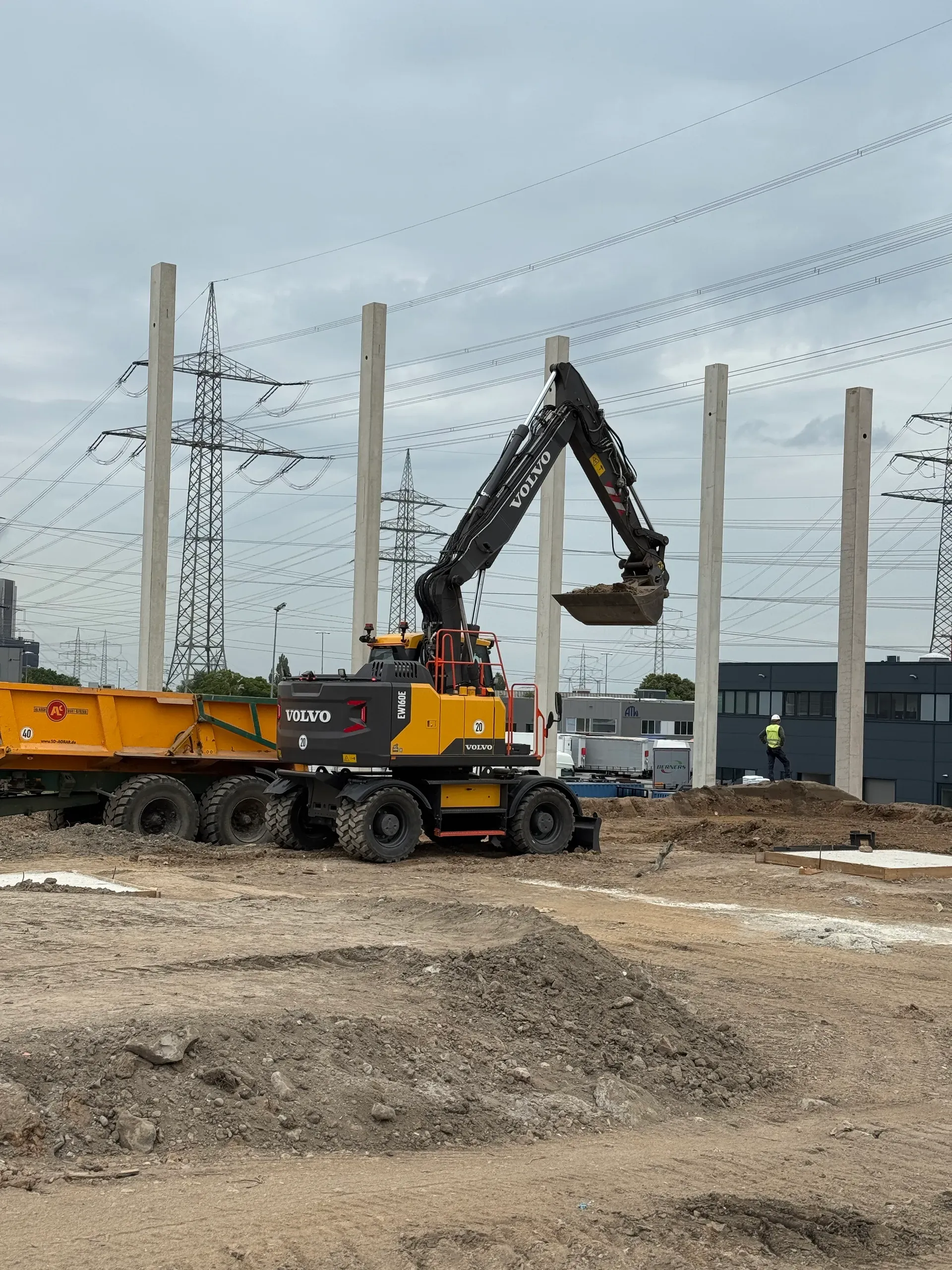 Logistikhalle Eschweiler | Wardhysen Erdbewegung Galeriebild von Logistikhalle Eschweiler - Projektkategorie: Erdbau in Eschweiler