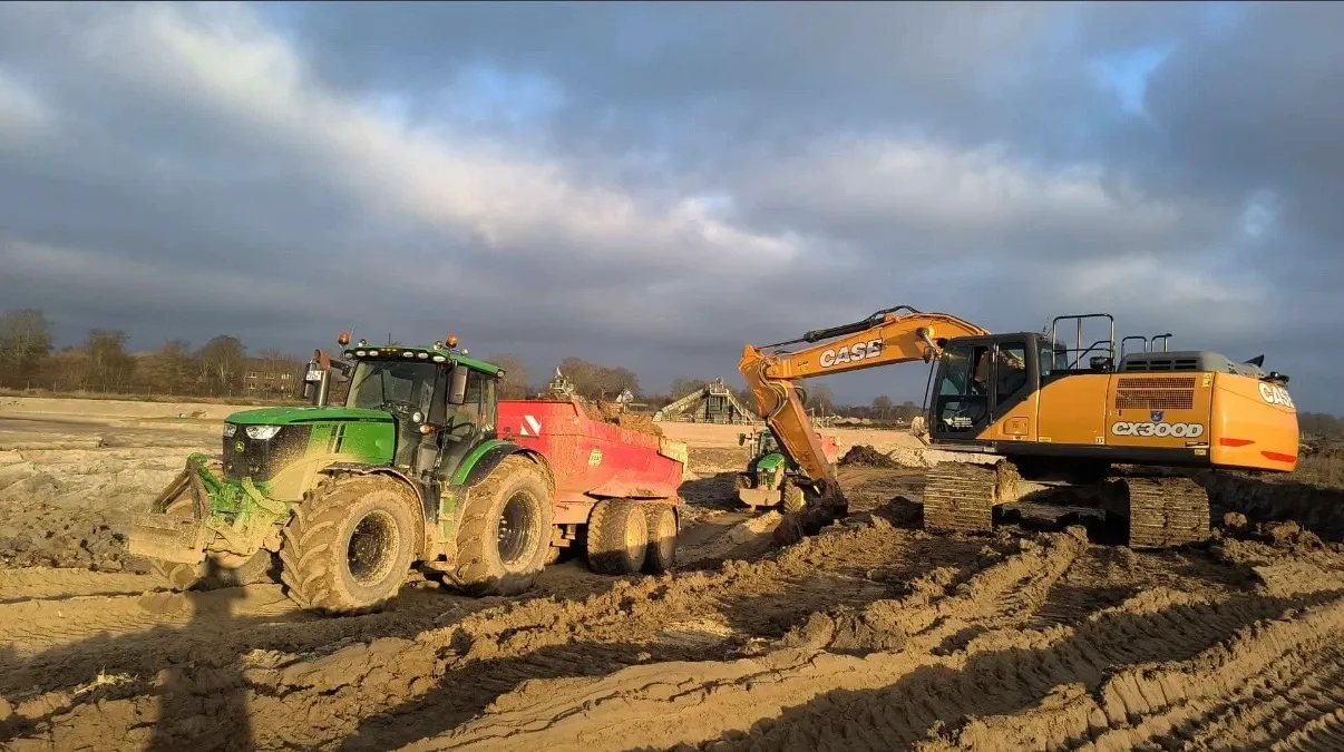 Dienstleistungen im Erdbau Professioneller Erdbau und Baggerarbeiten auf einer Großbaustelle in NRW
